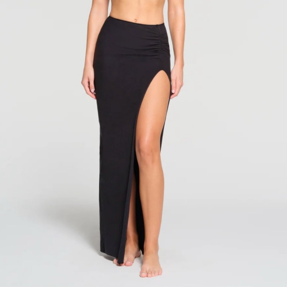 SKIMS Raw Edge Black Slit Skirt